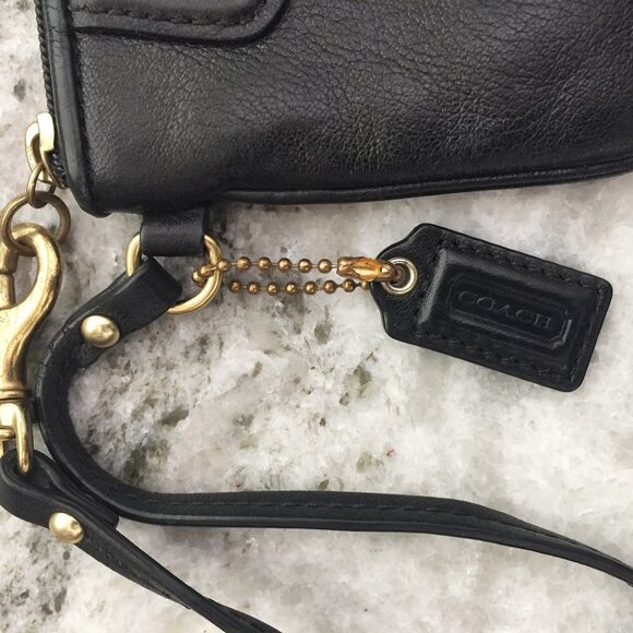 Coach Small Black Smooth Leather Wristlet Wallet - Picture 2 of 6